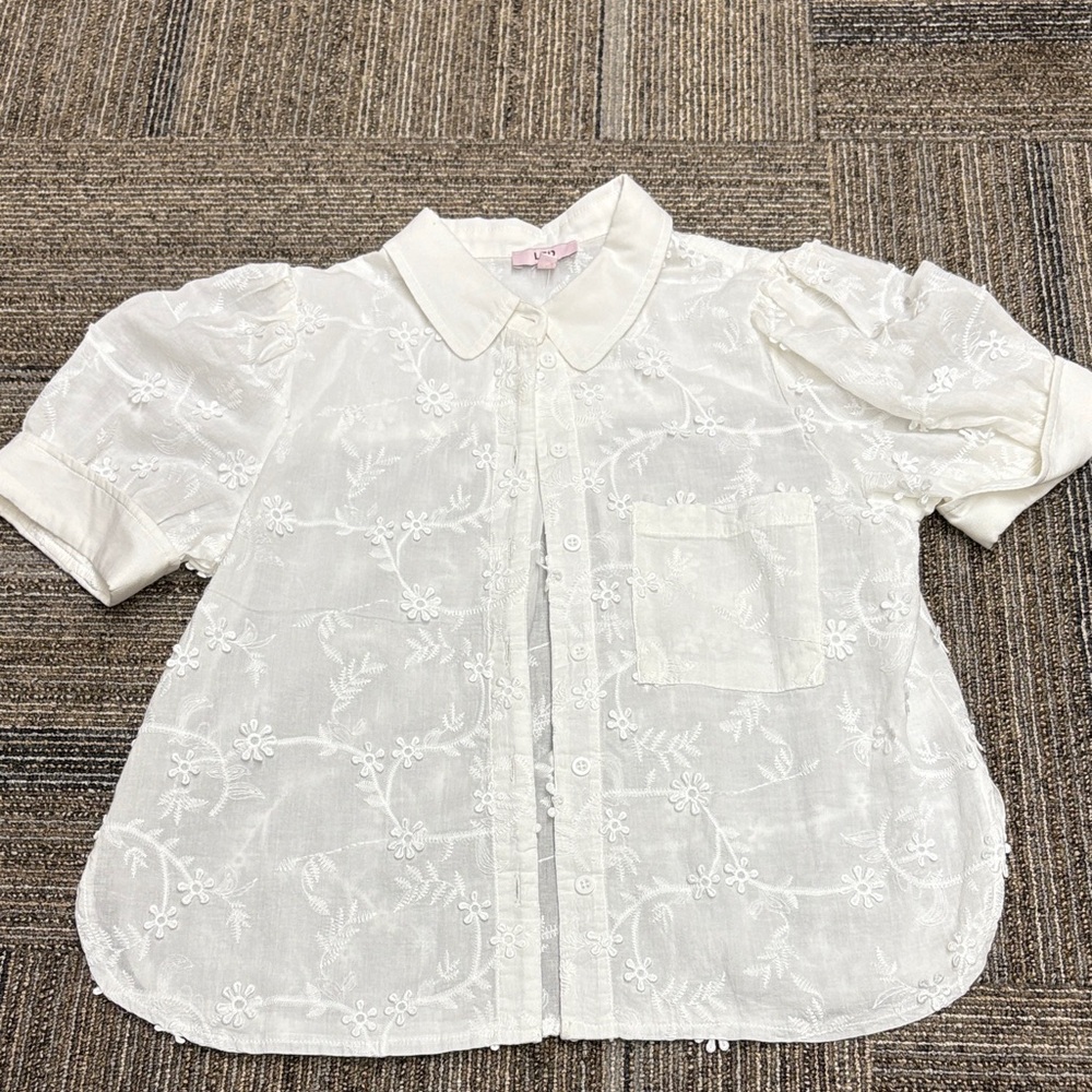 Chic White Floral Blouse